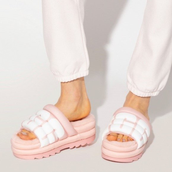 UGG Shoes - UGG Maxi Slide Logo Sandals Shearling Slip On Pink Scallop Size 8 NEW